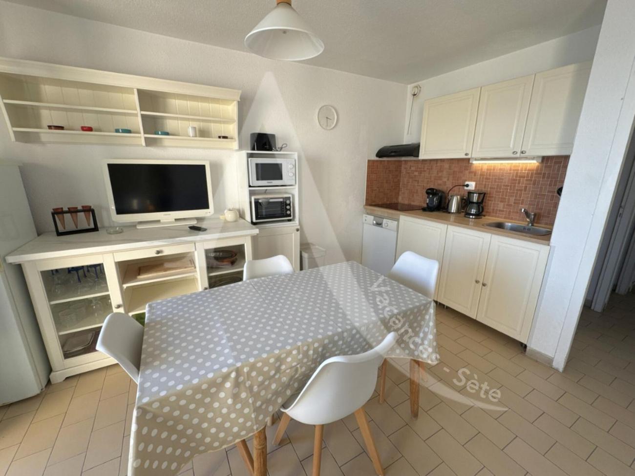 40 M², 1Ere Ligne Mer, Dernier Etage Avec Ascenseur Sete Exterior photo